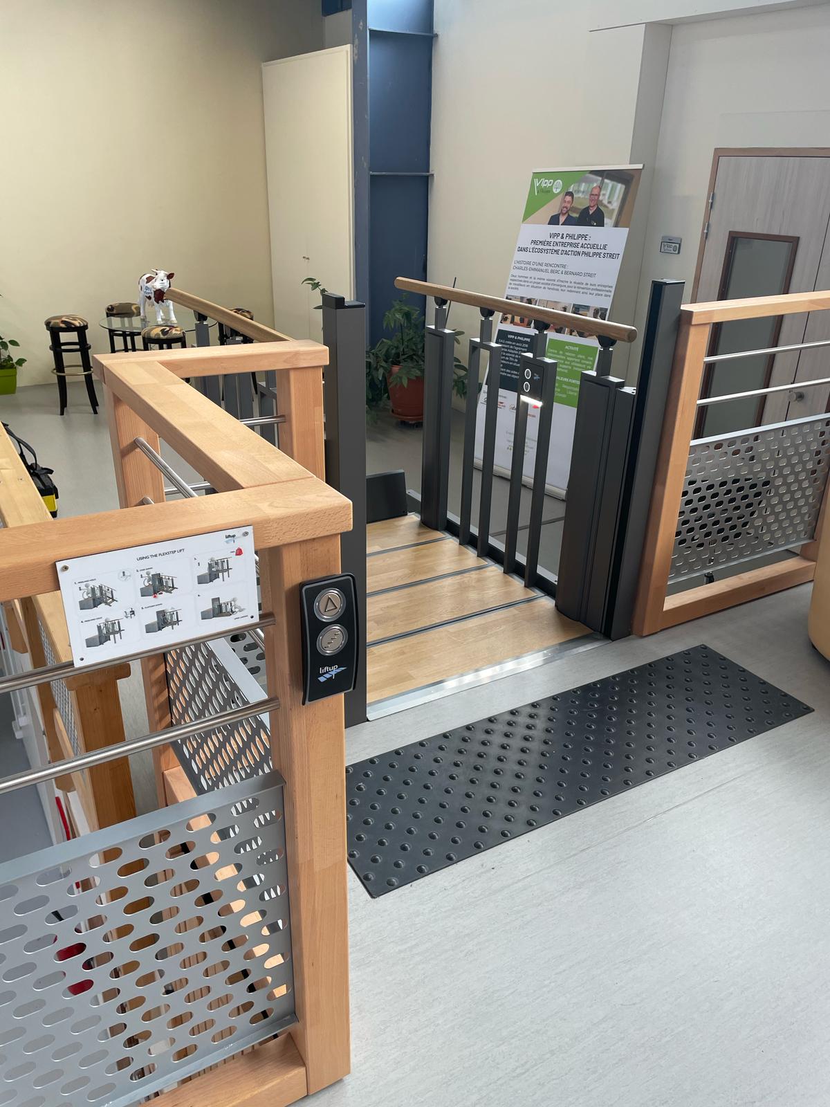 FlexStep - 2-in-1 Staircase & Wheelchair Lift
